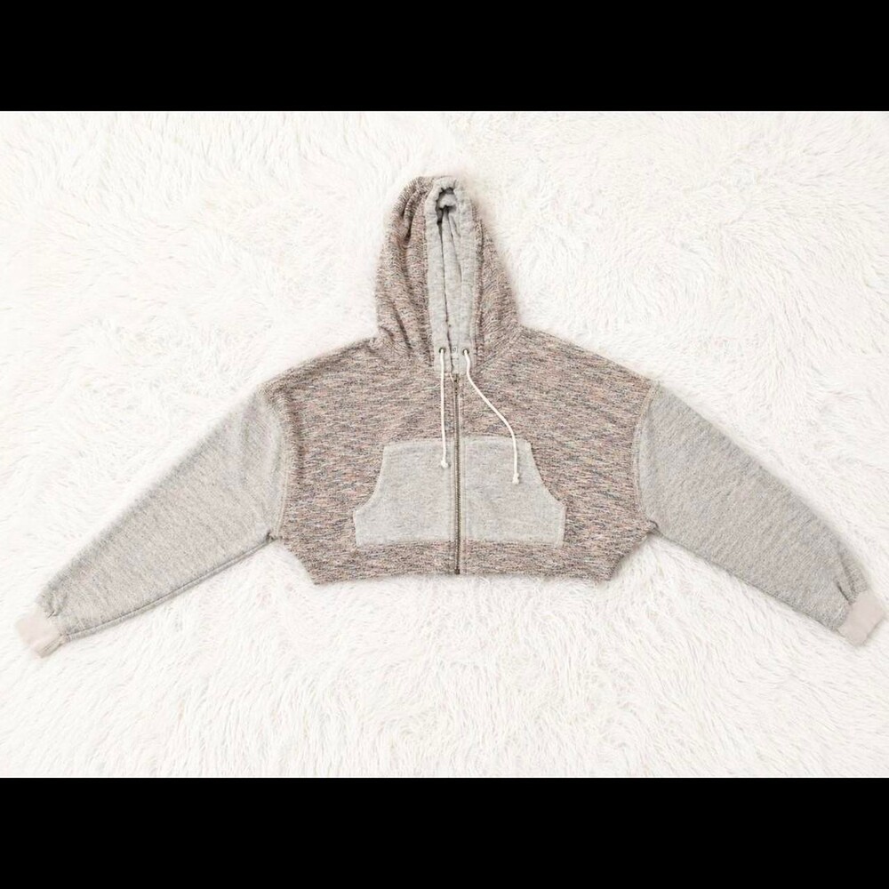 BDG cropped zip up hoodie in XS. Gray heather with lighter gray panels on sleeve